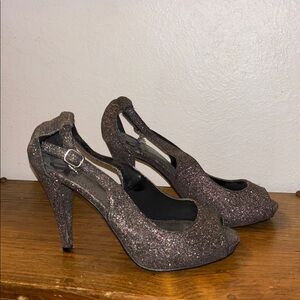 FERGALICIOUS BY FERGIE BLACK AND SILVER GLITTER OPEN TOE HEELS VINTAGE Y2K
